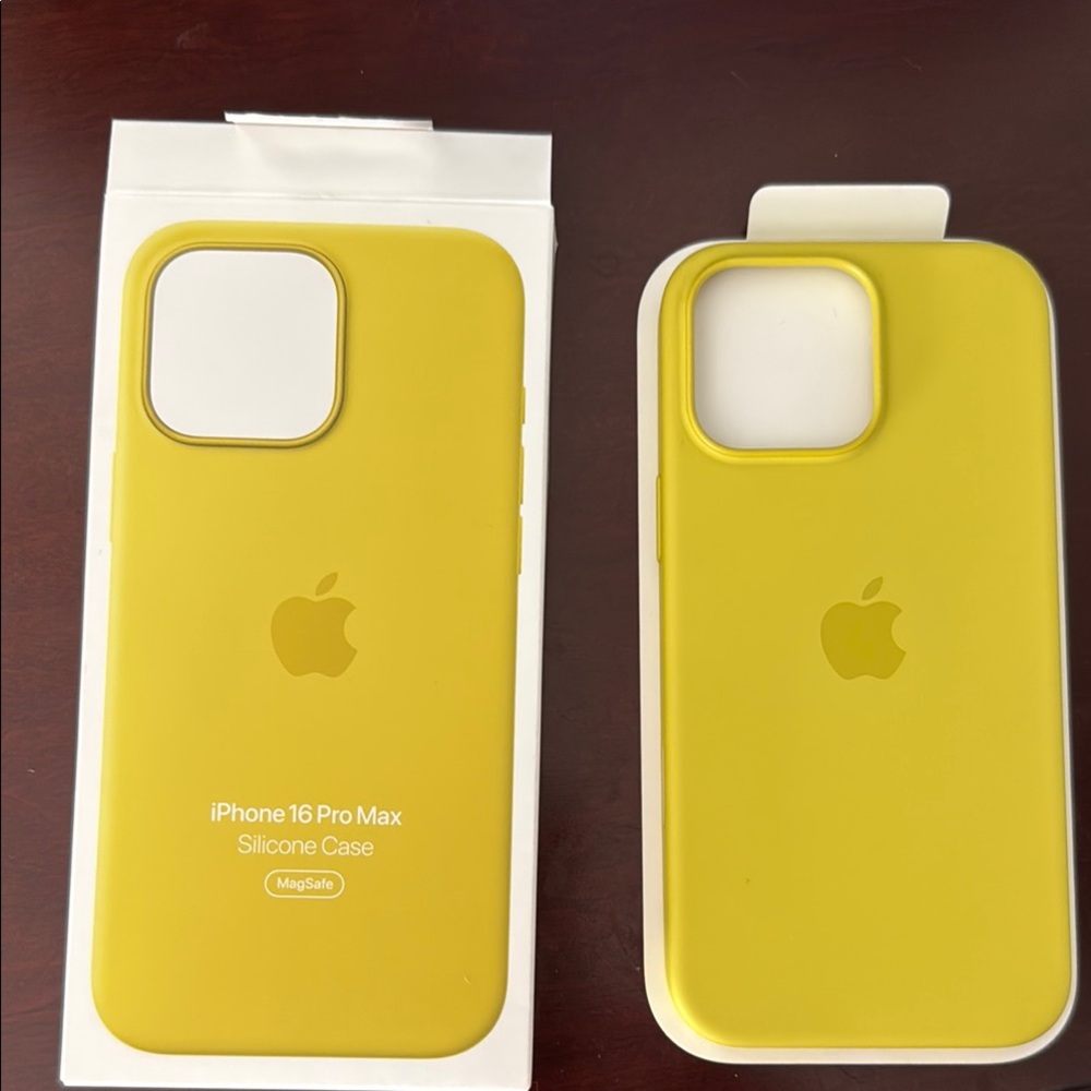 Apple Yellow Silicone iPhone Case with MagSafe